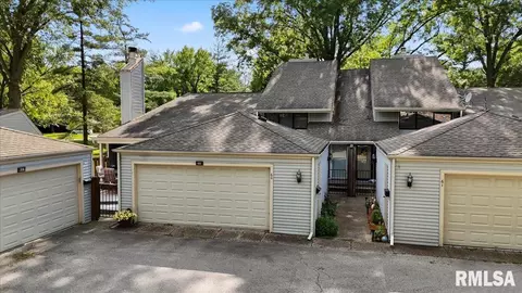 60 Country Pl, Springfield, IL 62703