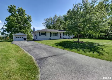 2275 Apple Tree Ln, Decatur, IL 62521