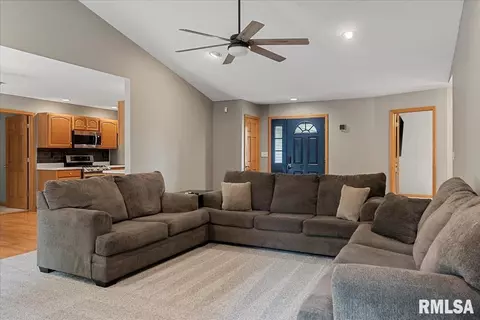 3713 Bergamot Dr, Springfield, IL 62712 photo 5