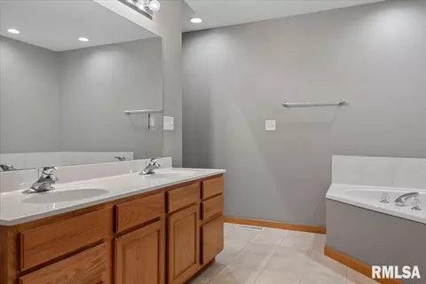 3713 Bergamot Dr, Springfield, IL 62712 photo 20