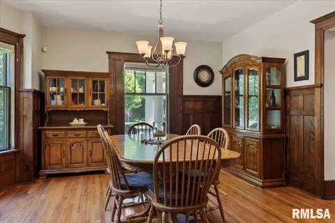 Dining - 801 S Walnut St, Springfield, IL 62704 photo 1 of 4