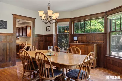 Dining - 801 S Walnut St, Springfield, IL 62704 photo 3 of 4