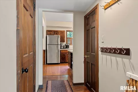 Entry Way - 801 S Walnut St, Springfield, IL 62704 photo 8 of 19