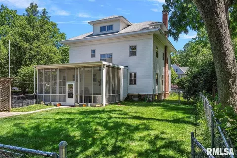 Exterior - 801 S Walnut St, Springfield, IL 62704 photo 10 of 15