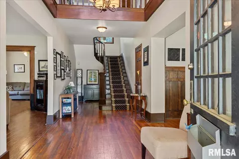 Entry Way - 801 S Walnut St, Springfield, IL 62704 photo 1 of 19