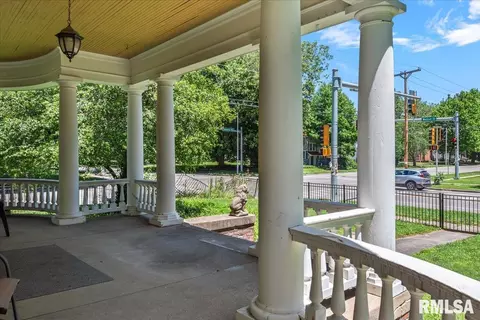 Exterior - 801 S Walnut St, Springfield, IL 62704 photo 6 of 15