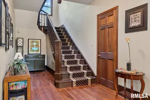 Entry Way - 801 S Walnut St, Springfield, IL 62704 photo 2 of 19