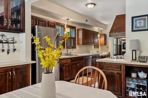 Kitchen - 801 S Walnut St, Springfield, IL 62704 photo 2 of 6