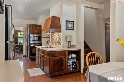 Kitchen - 801 S Walnut St, Springfield, IL 62704 photo 3 of 6