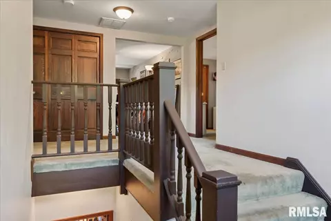 Entry Way - 801 S Walnut St, Springfield, IL 62704 photo 16 of 19