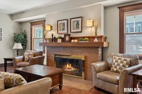 Living - 801 S Walnut St, Springfield, IL 62704 photo 3 of 5