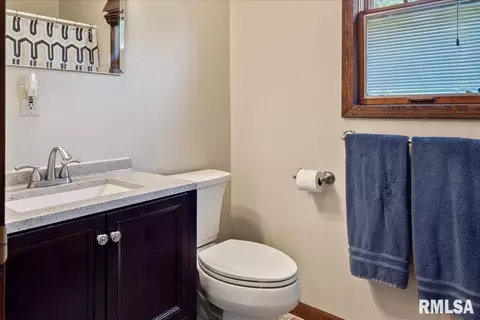 Bath - 801 S Walnut St, Springfield, IL 62704 photo 5 of 6