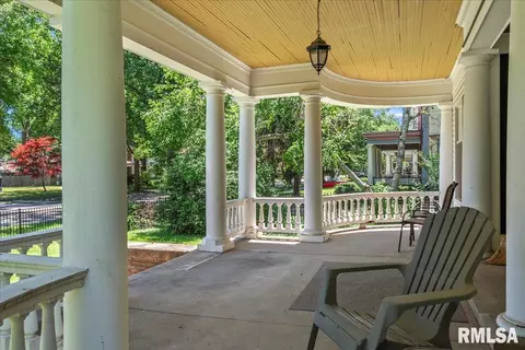 Exterior - 801 S Walnut St, Springfield, IL 62704 photo 5 of 15
