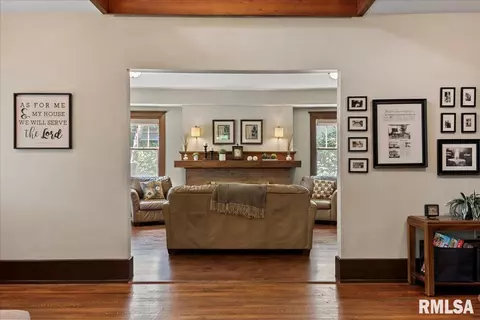 Entry Way - 801 S Walnut St, Springfield, IL 62704 photo 5 of 19