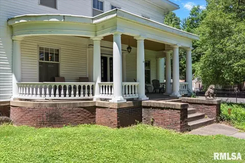 Exterior - 801 S Walnut St, Springfield, IL 62704 photo 3 of 15