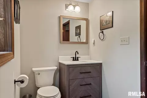 Bath - 801 S Walnut St, Springfield, IL 62704 photo 6 of 6