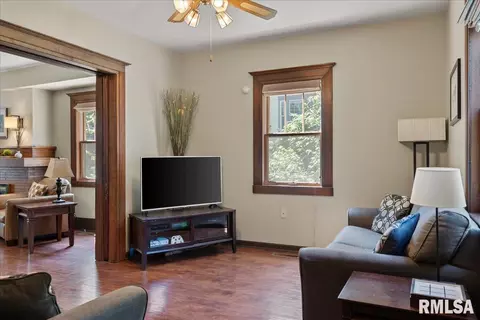 Living - 801 S Walnut St, Springfield, IL 62704 photo 5 of 5