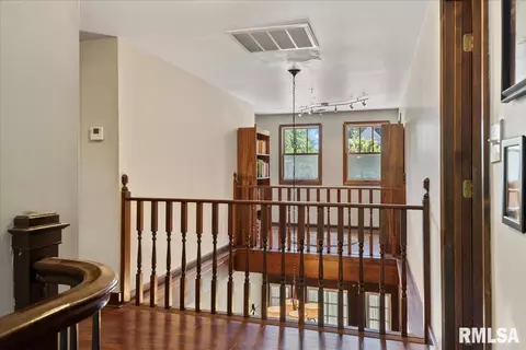 Entry Way - 801 S Walnut St, Springfield, IL 62704 photo 11 of 19
