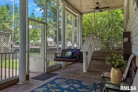 Exterior - 801 S Walnut St, Springfield, IL 62704 photo 8 of 15