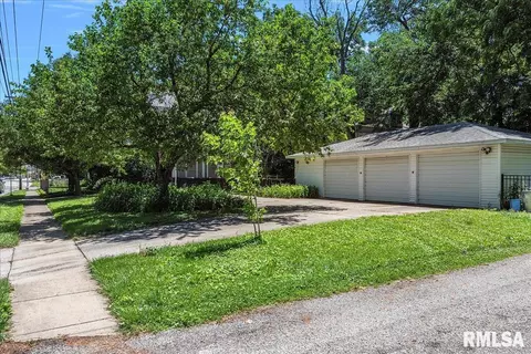 Exterior - 801 S Walnut St, Springfield, IL 62704 photo 12 of 15