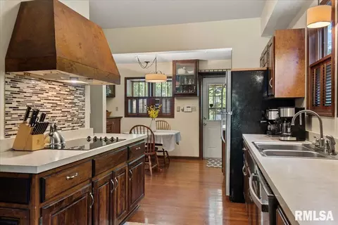 Kitchen - 801 S Walnut St, Springfield, IL 62704 photo 6 of 6