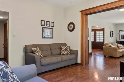 Entry Way - 801 S Walnut St, Springfield, IL 62704 photo 7 of 19