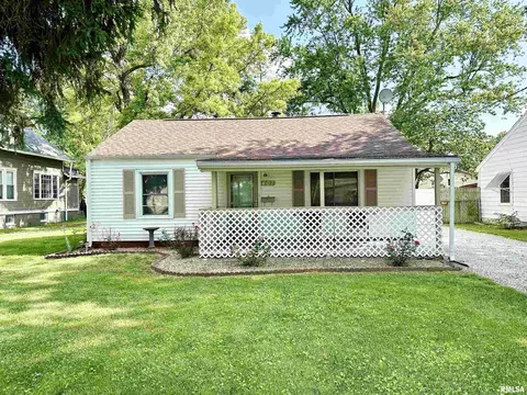 407 W Greenwood Ave, Jacksonville, IL 62650