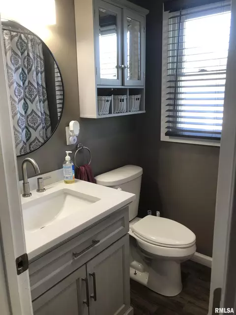 Bath - 1824 Wolfe, Springfield, IL 62702 photo 1 of 4
