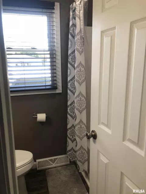Bath - 1824 Wolfe, Springfield, IL 62702 photo 2 of 4