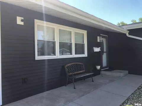 Exterior - 1824 Wolfe, Springfield, IL 62702 photo 2 of 3