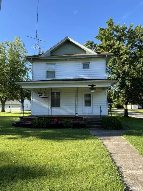 201 Vaniter St, Woodson, IL 62695