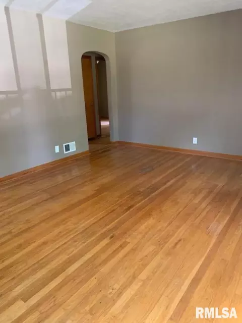 Living - 2317 S Walnut St, Springfield, IL 62704 photo 3 of 5