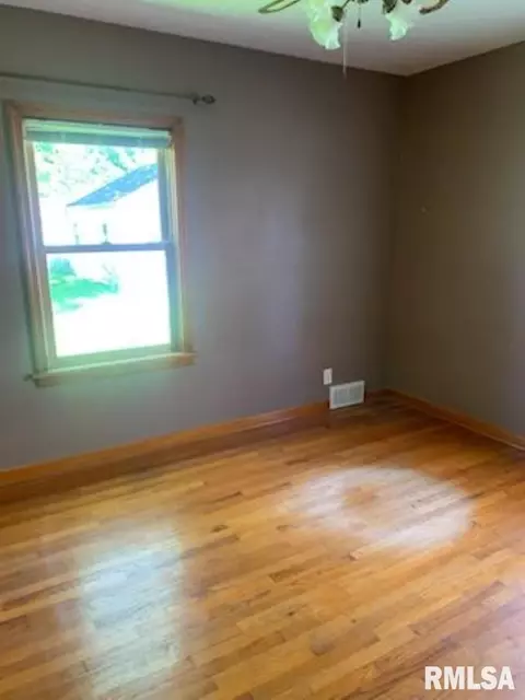 Bedroom - 2317 S Walnut St, Springfield, IL 62704 photo 3 of 3