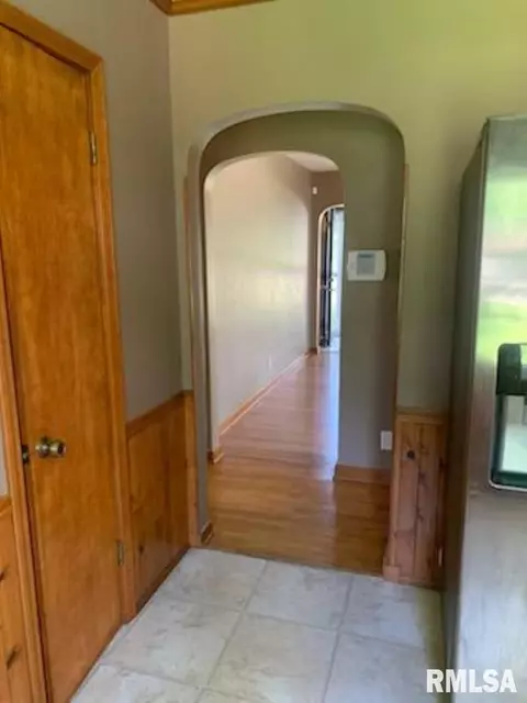 Entry Way - 2317 S Walnut St, Springfield, IL 62704 photo 4 of 4