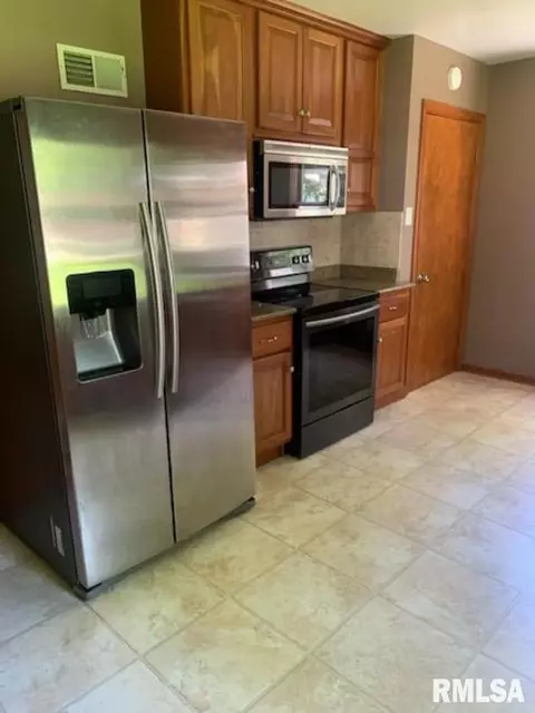 Other - 2317 S Walnut St, Springfield, IL 62704 photo 3 of 8