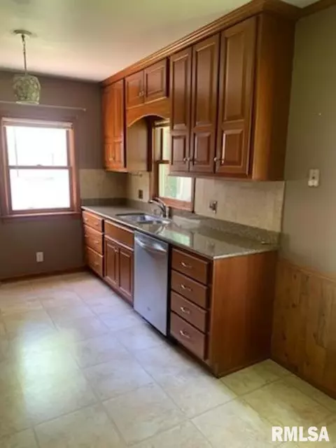 Other - 2317 S Walnut St, Springfield, IL 62704 photo 4 of 8