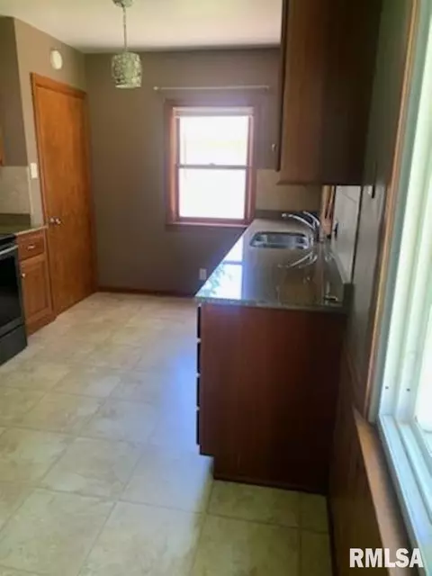 Other - 2317 S Walnut St, Springfield, IL 62704 photo 2 of 8