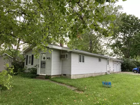 602 Oglesby Ave, Lincoln, IL 62656