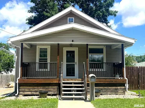 925 Warren St, Galesburg, IL 61401