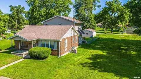 422 9th St, Lincoln, IL 62656