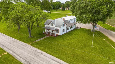 327 E Oak St, Broadwell, IL 62634