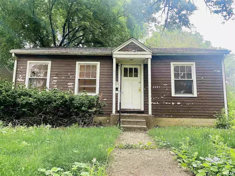2221 E Monroe St, Springfield, IL 62703 photo 1