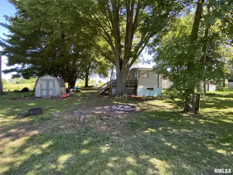 14 Lake Warren Dr, Monmouth, IL 61462