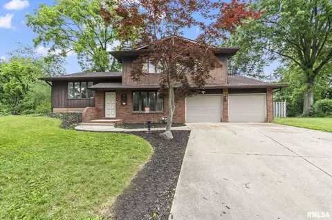 11 Oakwood Dr, Springfield, IL 62711