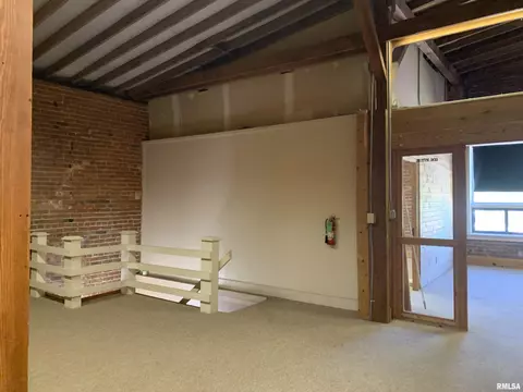 607 E State St, Jacksonville, IL 62650 photo 5
