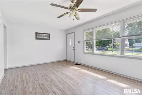 2401 S Pasfield St, Springfield, IL 62704 photo 6