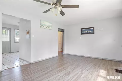 2401 S Pasfield St, Springfield, IL 62704 photo 5