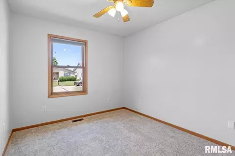 Bedroom - 2916 Lakeshire Dr, Springfield, IL 62707 photo 9 of 12