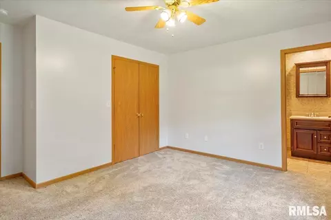 Bedroom - 2916 Lakeshire Dr, Springfield, IL 62707 photo 4 of 12