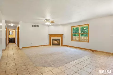 Living - 2916 Lakeshire Dr, Springfield, IL 62707 photo 4 of 4